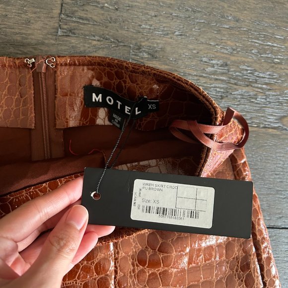 Brand New with Tags Motel Wren Mini Skirt Brown Croc - XS - Picture 3 of 7